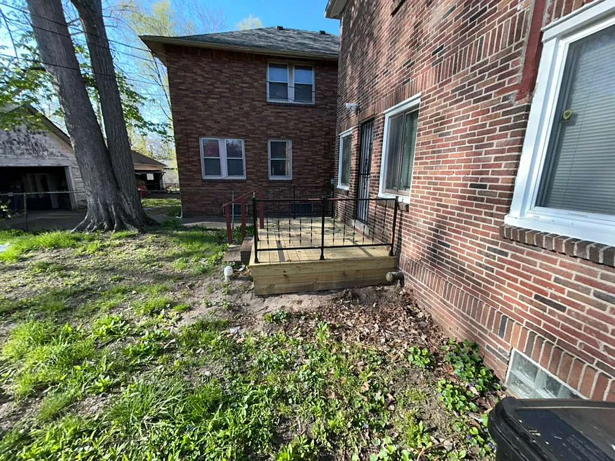 Building Photo - 16546 Wisconsin St