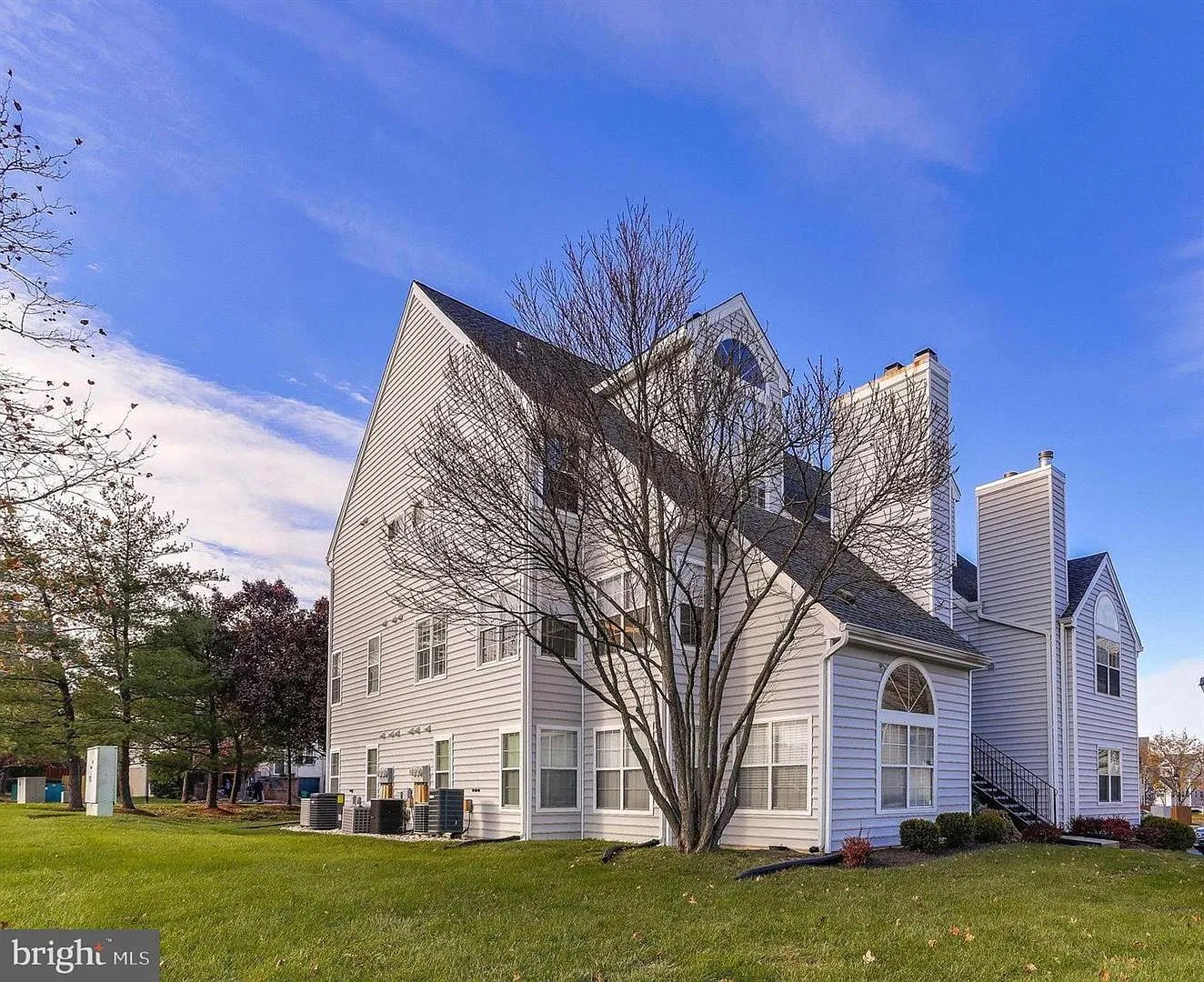 2 bed, 717 sqft, $1,750 — Photo 3