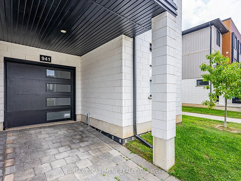 941 Manhattan Way — Photo 3