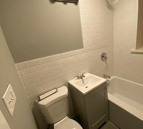 4th image of 6640 S Fairfield Ave #2
