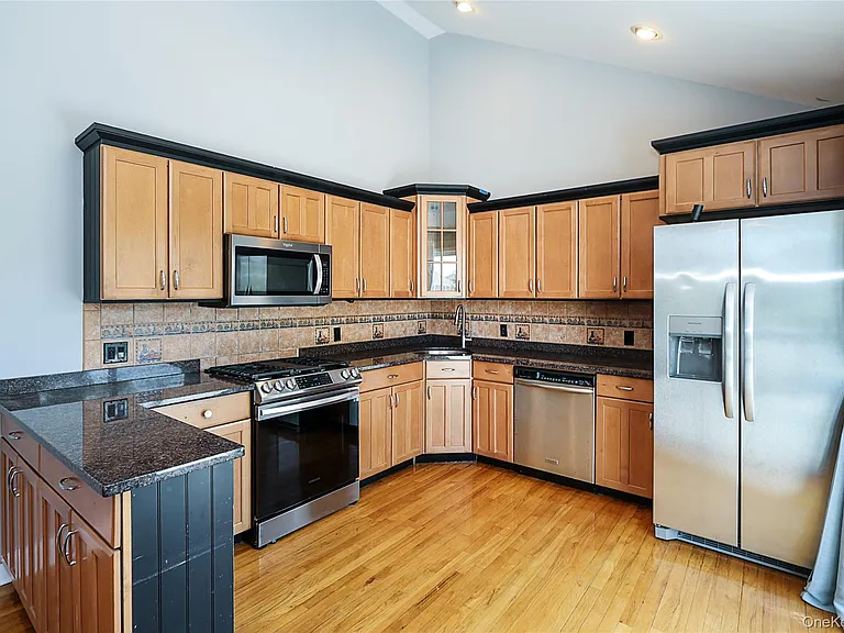 874 Seamans Neck Rd — Photo 18