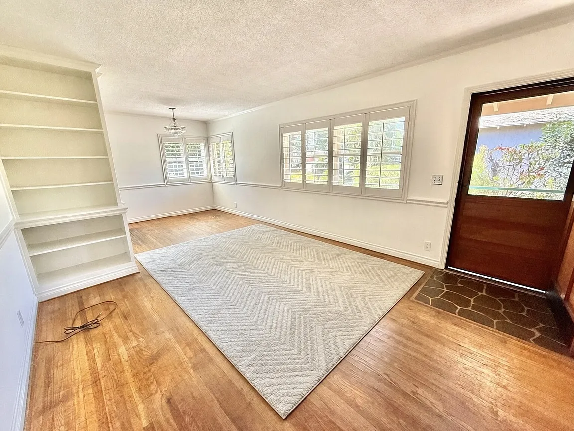 8726 Daines Dr — Photo 3
