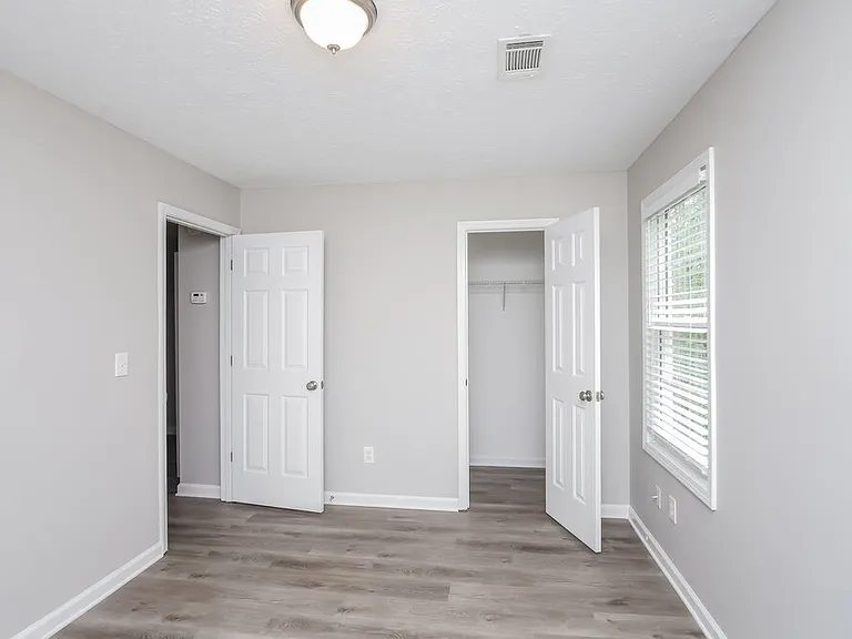 565 Bridge Grv — Photo 14