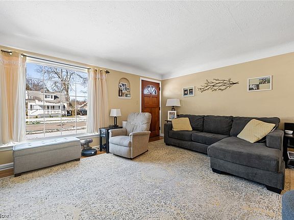 5th image of 1693 Temple Ave