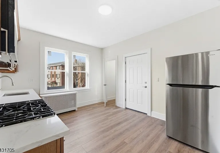 1 Bay Ave #3 — Photo 3