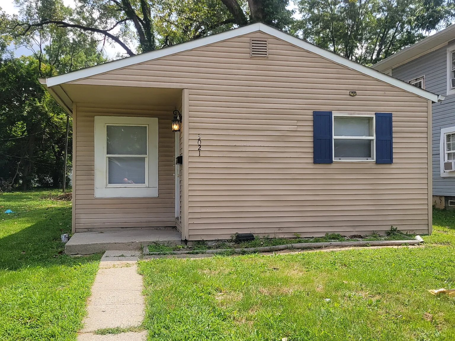 4 bed, $975 — Photo 1