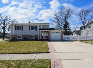 681 Dickens Ave, Glendale Heights, IL 60139