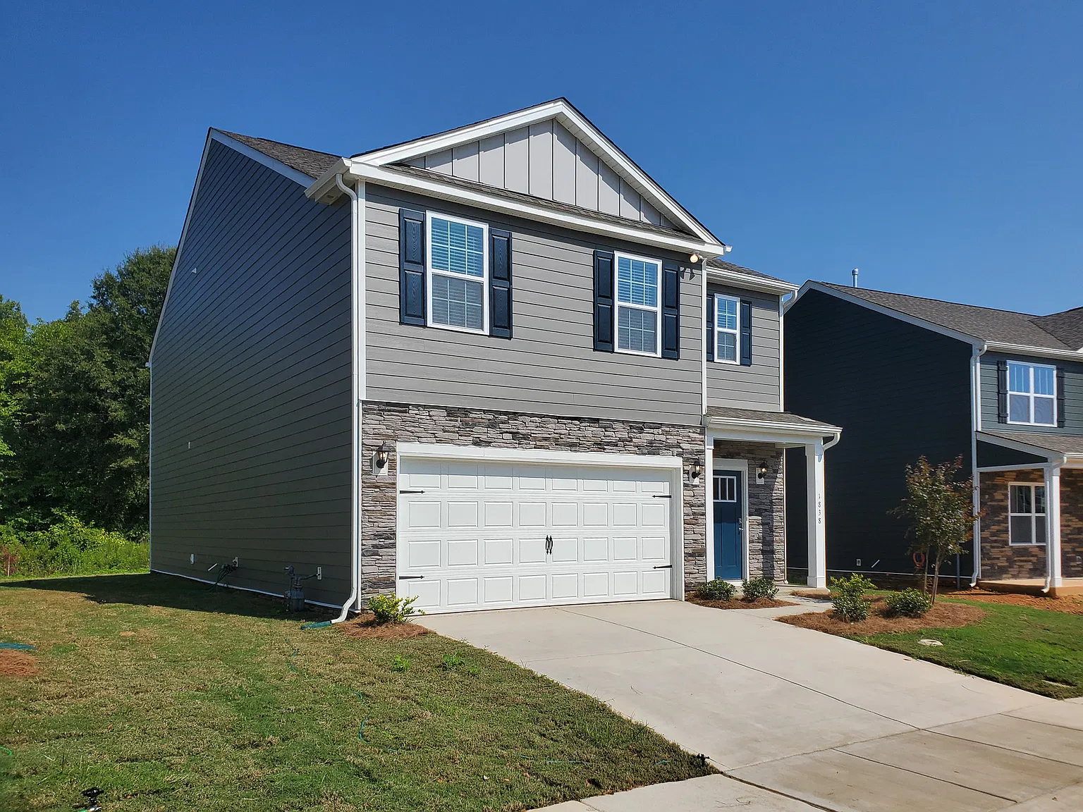 5 bed, 2361 sqft, $2,450 — Photo 3