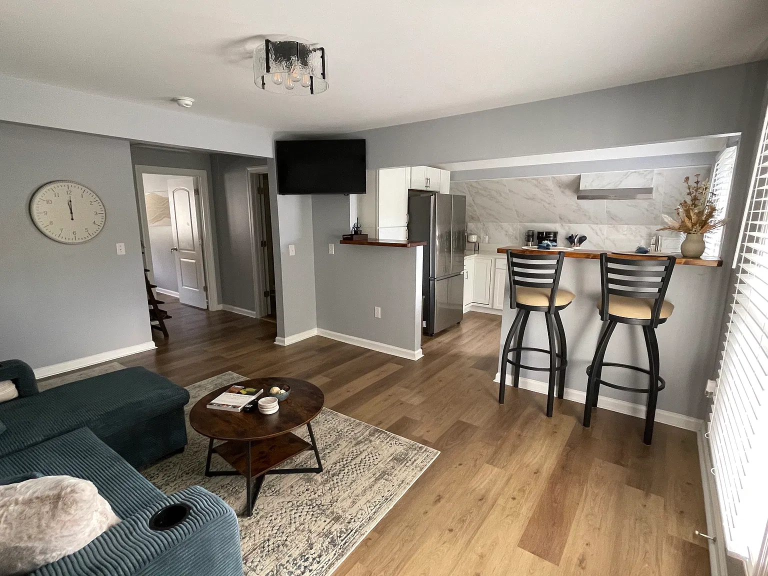 2 bed, 1008 sqft, $2,300 — Photo 2