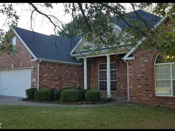 2nd image of 1006 N Mallard Ln