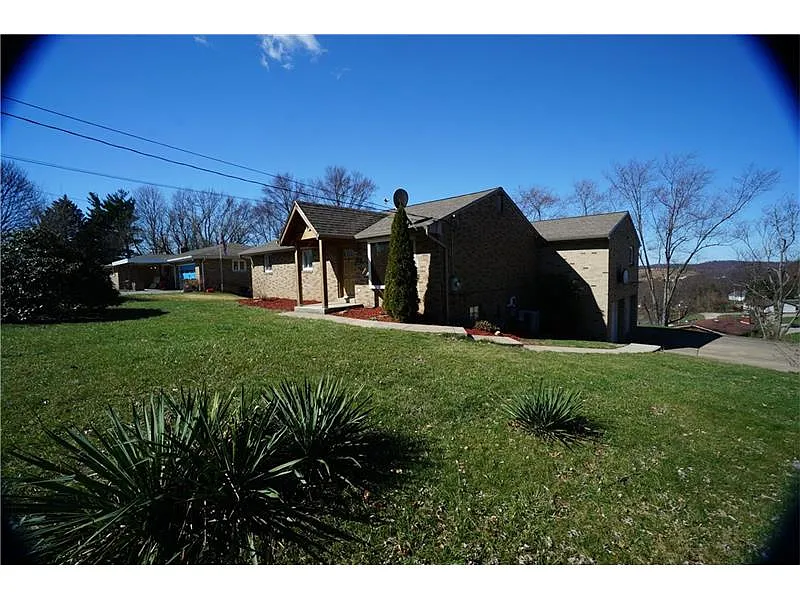 223 McConnell Rd photo 1