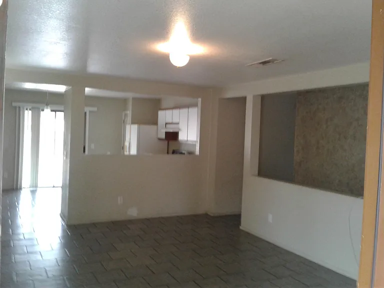 2569 E Windsor Castle Ln — Photo 14
