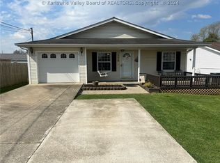 115 Carlisle St, Hurricane, WV 25526