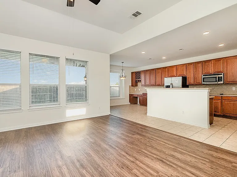 1432 Palestine Dr — Photo 6