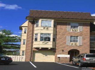 20532 Brian Cres, Bayside, NY 11360