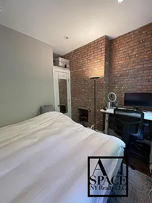 Rented by A Space Realty NY LLC | media 16