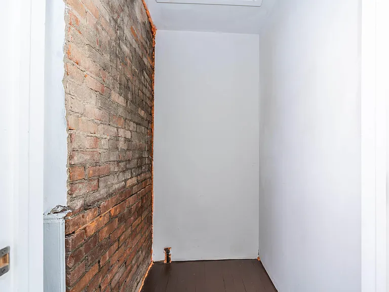 109 S Main St — Photo 23