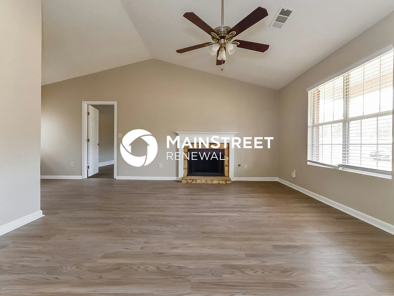 138 Michelle Dr — Photo 2