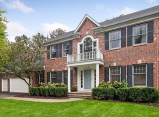 2221 Lukewood Dr, Chanhassen, MN 55317
