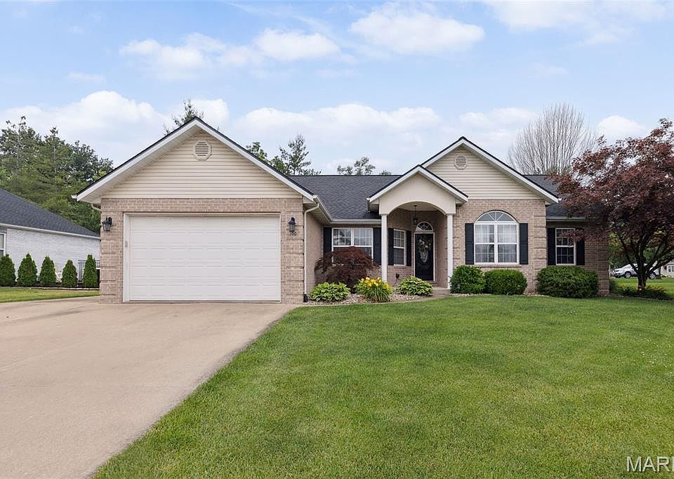 1st image of 100 Woods Manor Dr