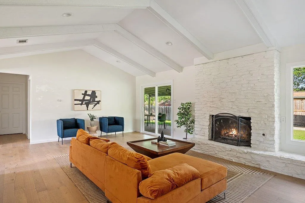 4 bed, 2.0 bath, 1626 sqft, $2,850 — Photo 3