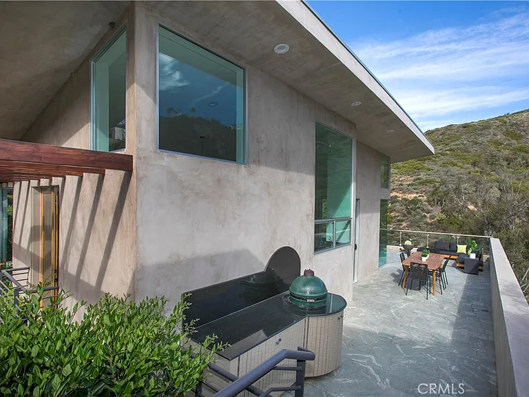 533 Temple Hills Dr — Photo 19