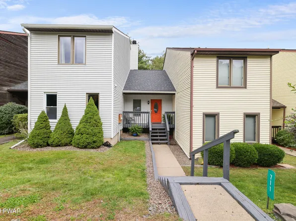 108 Crest Dr, Hawley, PA 18428