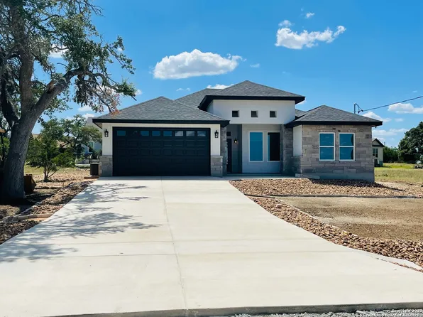 107 William Wood, Blanco, TX 78606