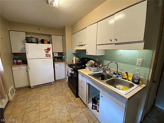 3rd image of 125 Beechwood Dr
