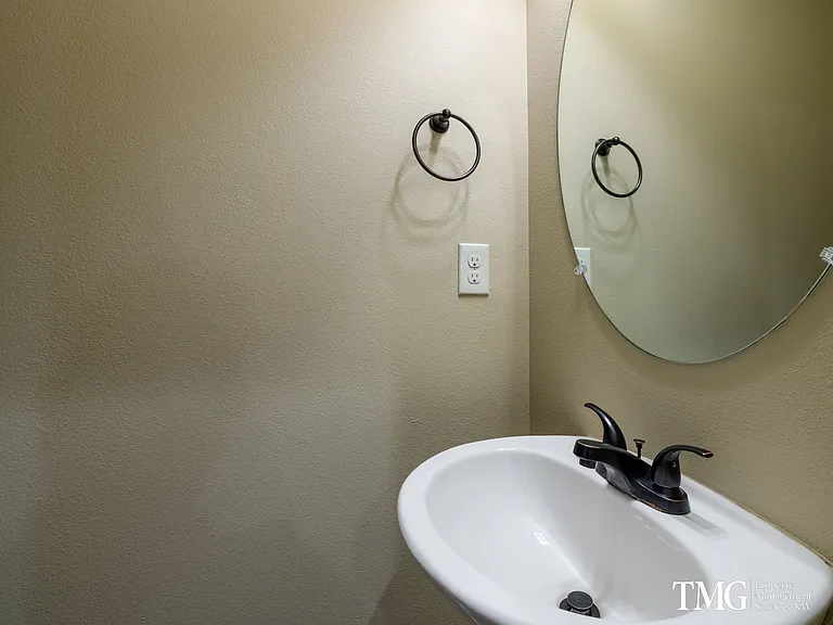 9807 NE 76th Way — Photo 38