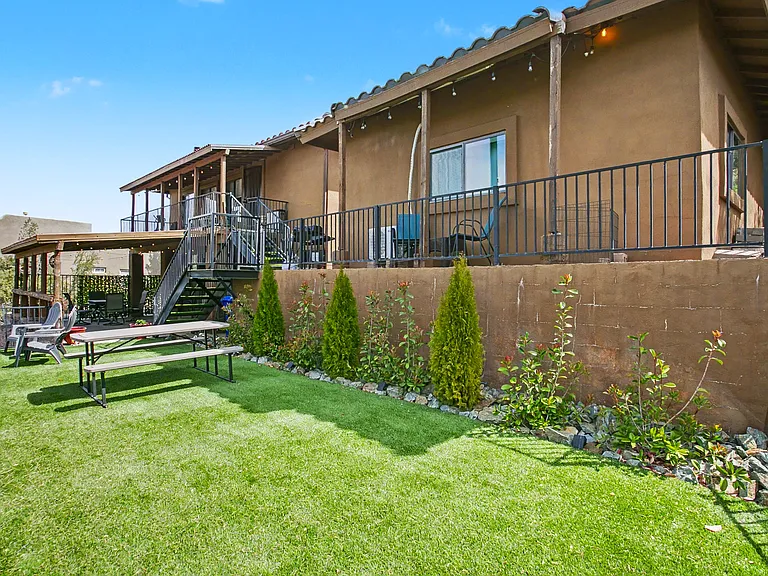 2402 Desert Willow Dr — Photo 34