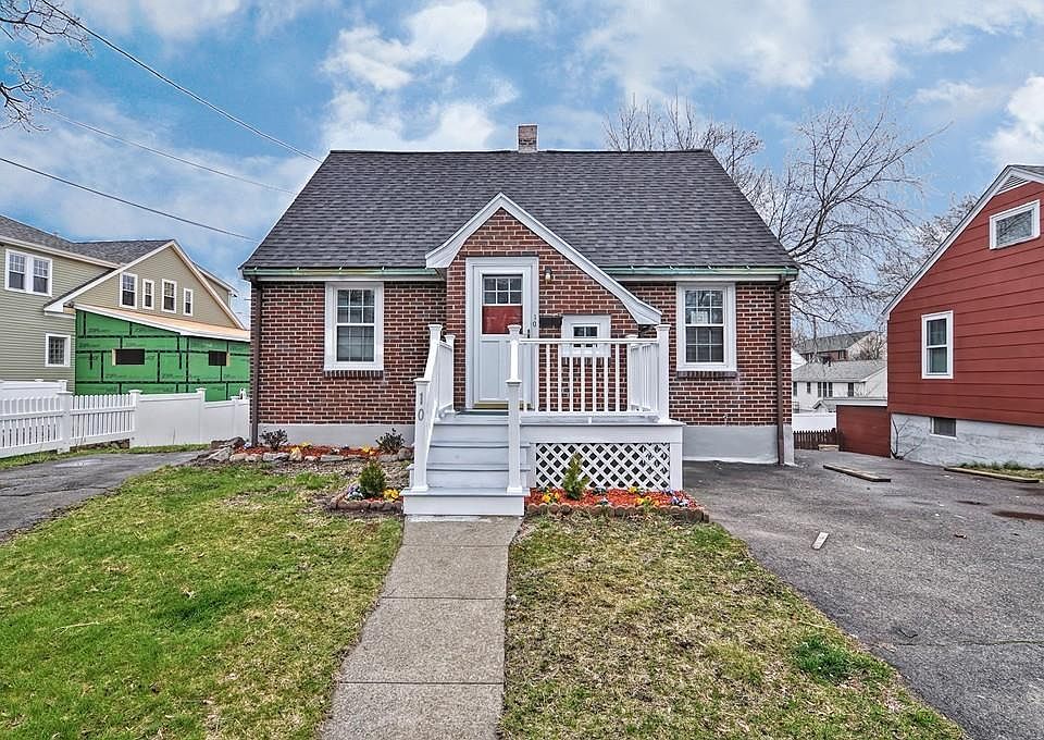 1st image of 10 Charlesmount Ave