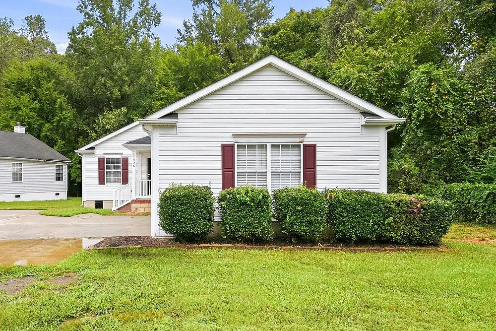 3 bed, 2.0 bath, 1216 sqft, $1,780 — Photo 1