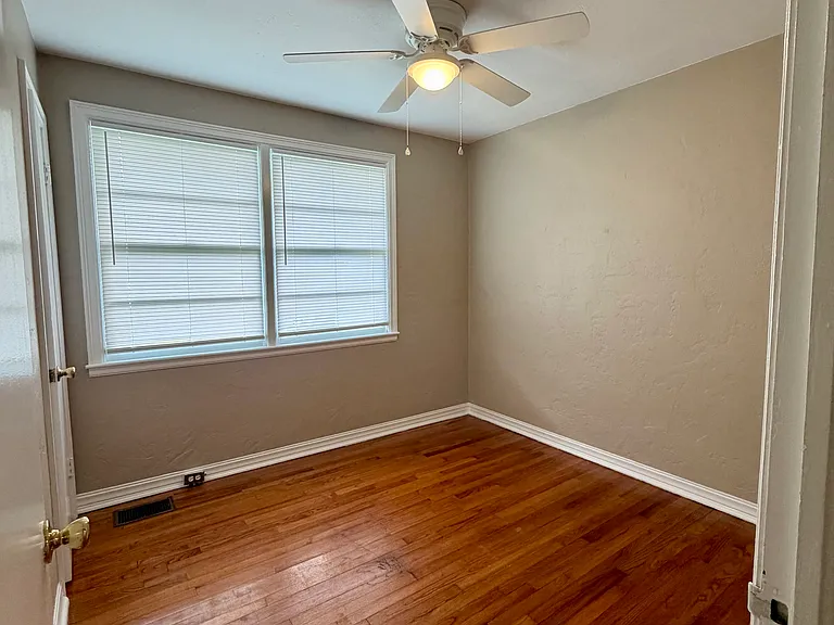 604 N Moore St — Photo 5