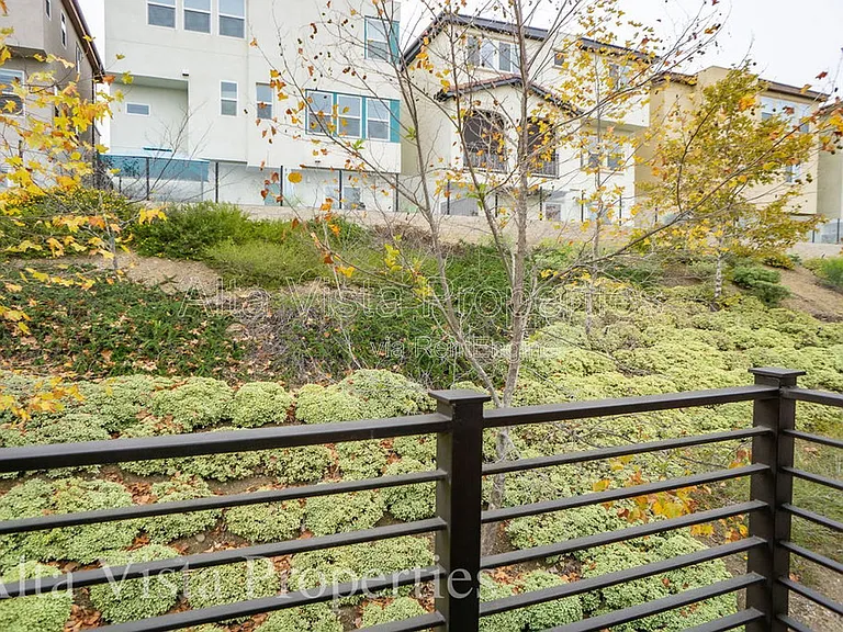 2549 Aperture Cir — Photo 33