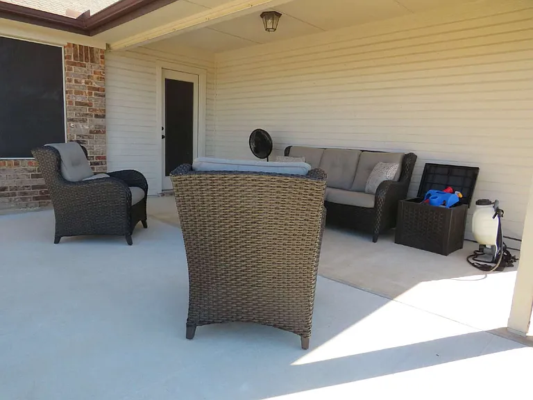 9805 Kaitlyn Dr — Photo 29