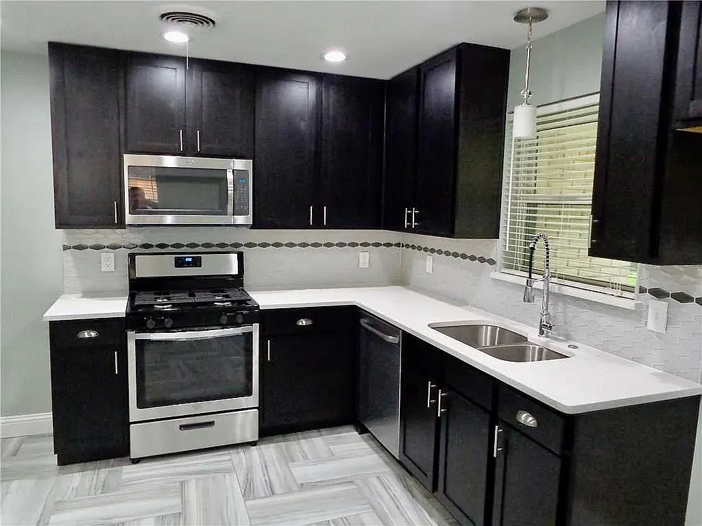 727 Nottingham Dr — Photo 4