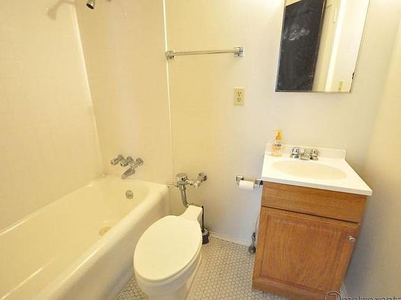 3rd image of 1550 E Broad St APT 205