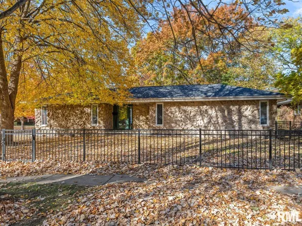 161 Cypress Point Dr, Springfield, IL 62704