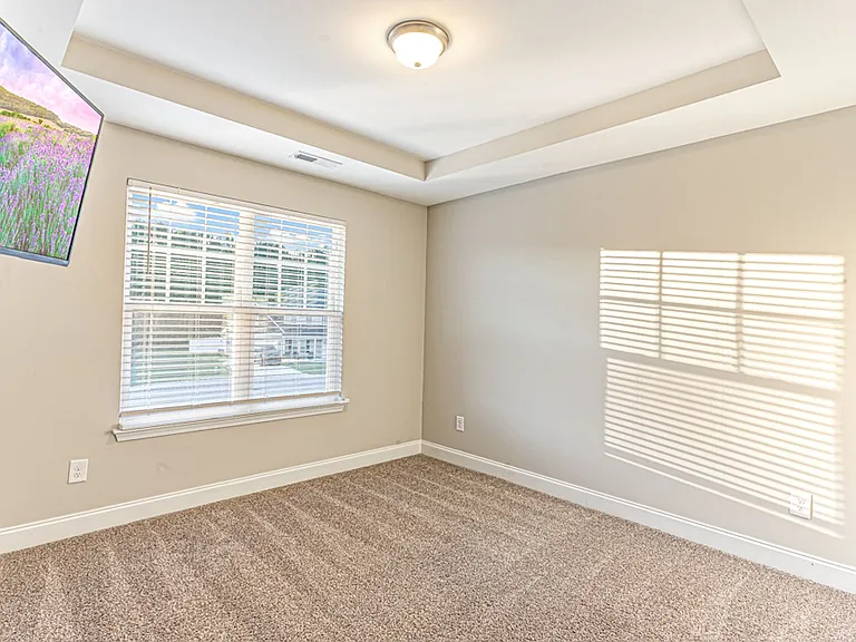 2240 Mannington Dr — Photo 36