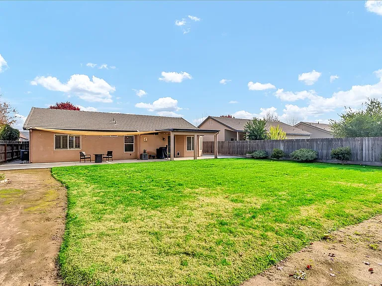 2435 N Crowe St — Photo 31