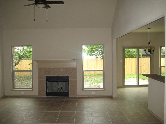3rd image of 1909 Hawthorne Ln