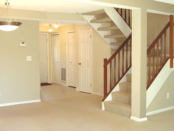 Foyer, DR, Stairwell