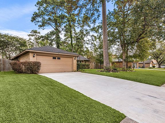 3rd image of 2811 Whispering Springs Dr