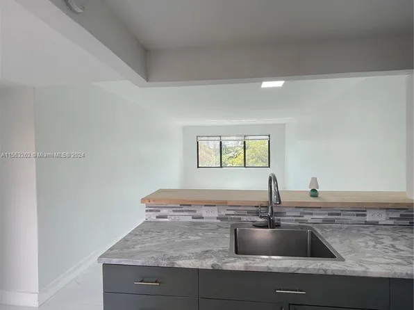 300 NE 125th St APT 409, North Miami, FL 33161