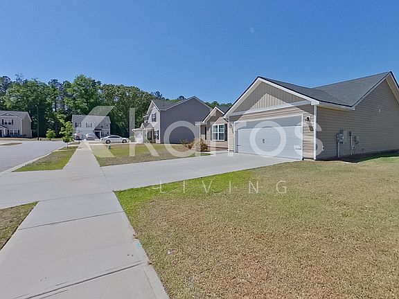 2nd image of 102 Lord Effingham Way