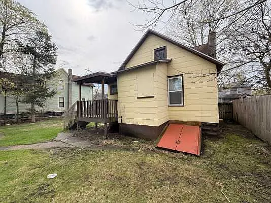 636 Florence St — Photo 4