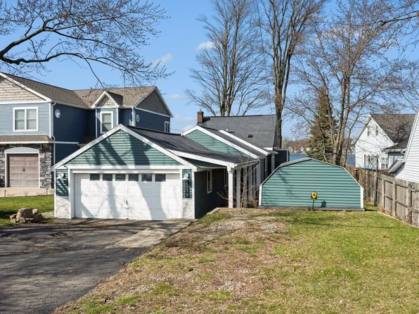 2019 Lakeview Dr, Portage, MI 49002