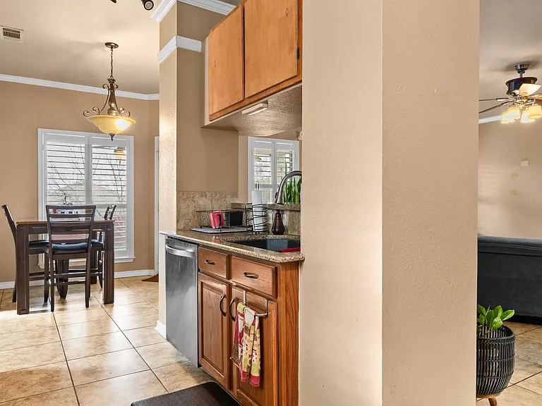 5815 Durango Dr — Photo 5