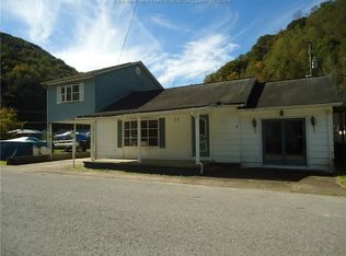 21 Varsity Ln, Logan, WV 25601